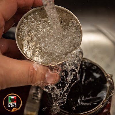 moka pot cleaning with vinegar - funnel basket